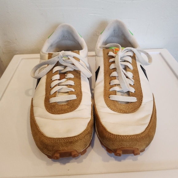 SOLD-Nike Women's Daybreak Casual Sneakers Tan and Green - Picture 3 of 7